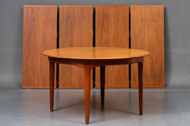 Henning Kjærnulf. Rundt spisebord af teak med udtræk, model 62 (5)