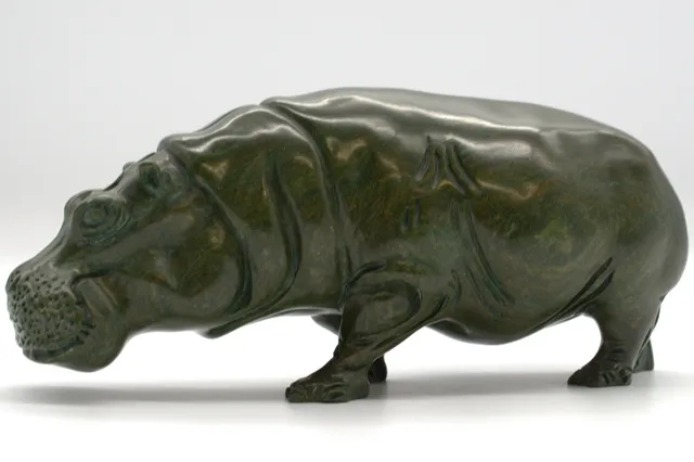GROSSE MALACHIT, SKULPTUR, ALS PLASTISCHES NILPFERD, HANDGESCHNITZT 20. JAHRHUNDERT. SHONA-ART.