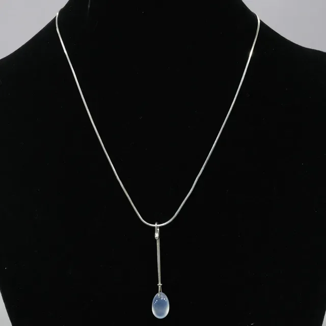 VIVIANNA TORUN BÜLOW-HÜBE. HÄNGE, "DEW DROP", GEORG JENSEN SAMT HALSKEDJA.