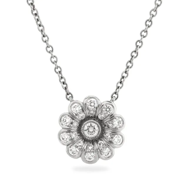 TIFFANY & CO. “Flower” vedhæng i halskæde med brillantslebne diamanter af platin. 0,15 ct.