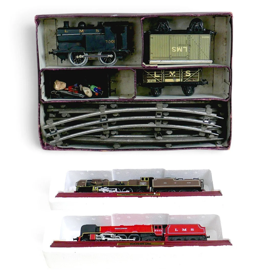 MODEL RAILWAY BOXED SET INCLUDES LOCO AND TRACK. — Model railways — Batemans of Stamford