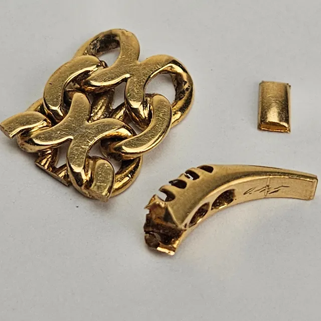 SKROTGULD,18K, vikt ca. 3,3 gram.