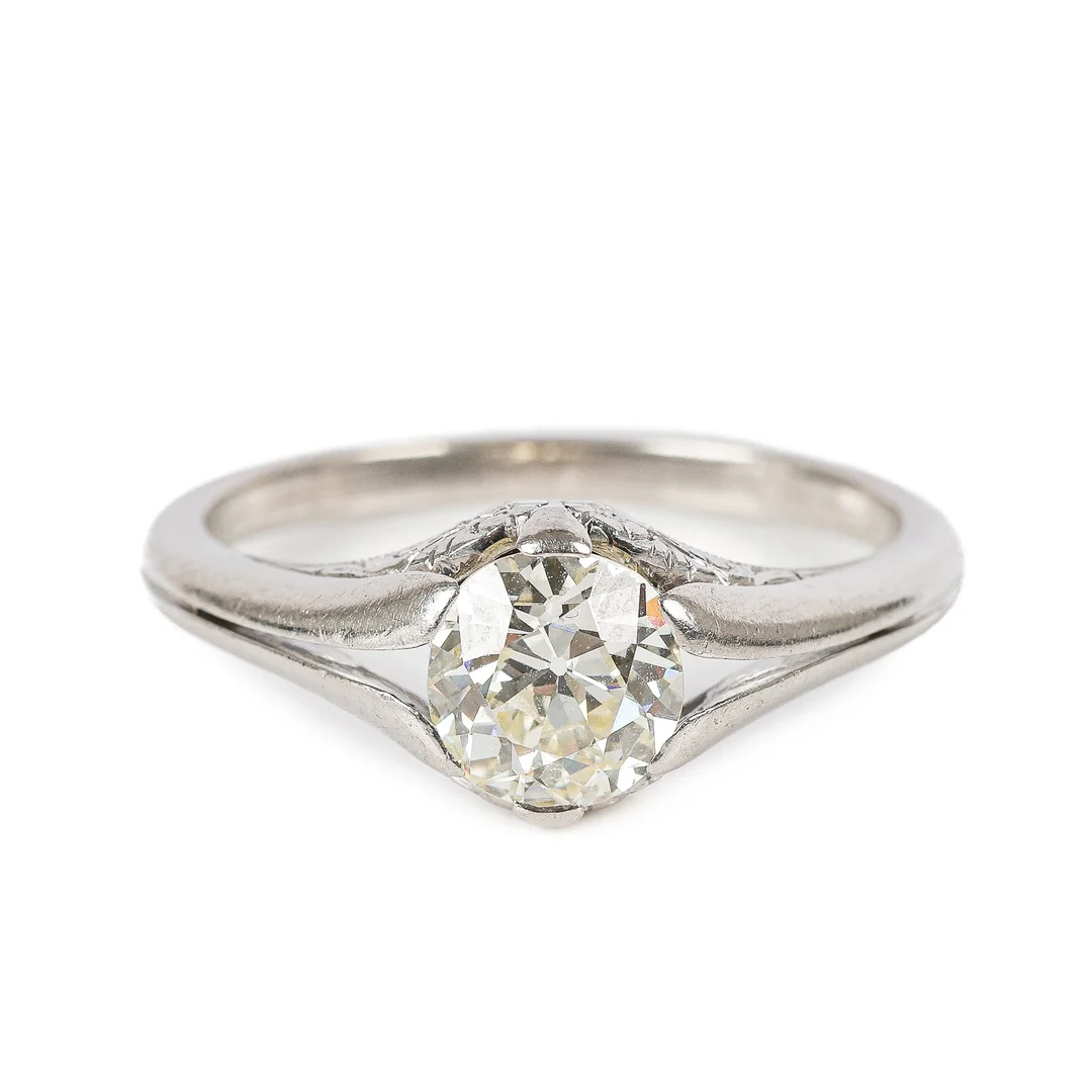 A diamond solitaire ring of platinum set with a diamond of approx. 1.10 ct. Crystal/VVS. Size 54. Early 20th century. — Jewellery/Rings — Lauritz