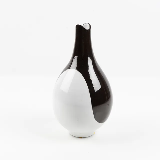 HJÖRDIS OLDFORS. Upsala Ekeby, Vas, "Pingvin" modell 5044, formgiven 1954.