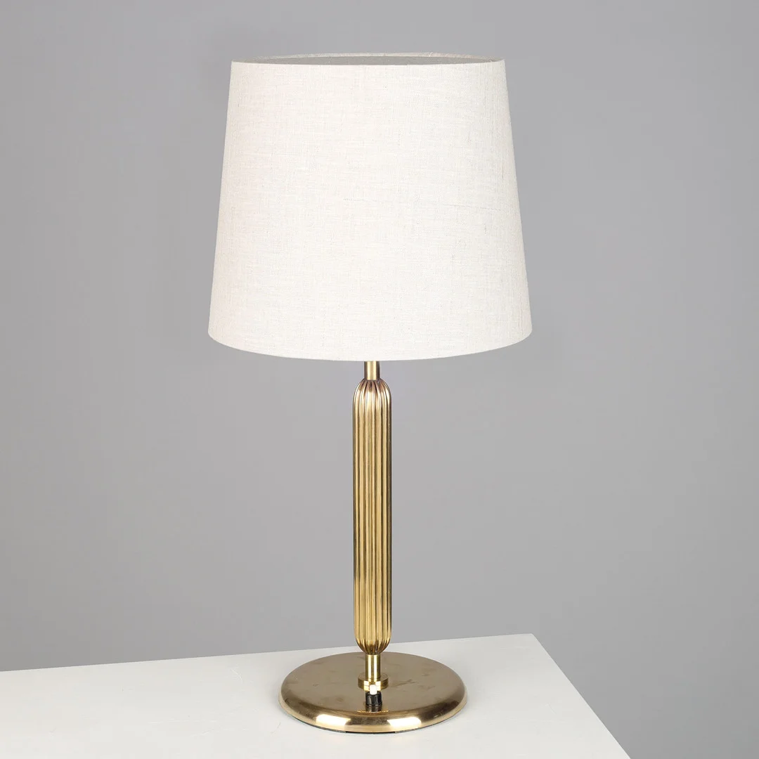 Bordlampe i messing, Danmark, 1900-tallets anden halvdel. — Table Lamps — Palsgaard Kunstauktioner