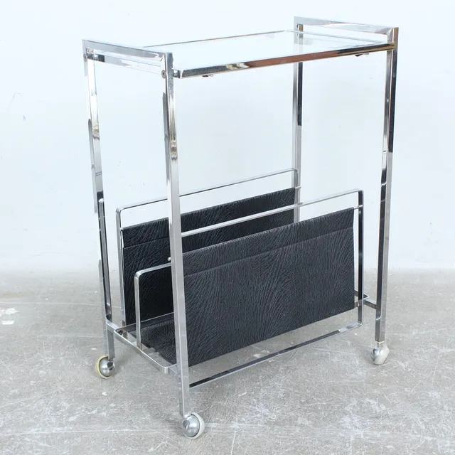 Bauhaus Servierwagen / Beistellwagen, Stahl verchromt, Kunstleder, 1960er Jahre, Deutschland.