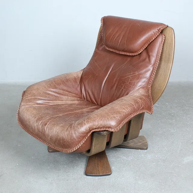 CARL STRAUB. für Straub. Brutalistischer Sesel, Leder, Holz, 1970er.