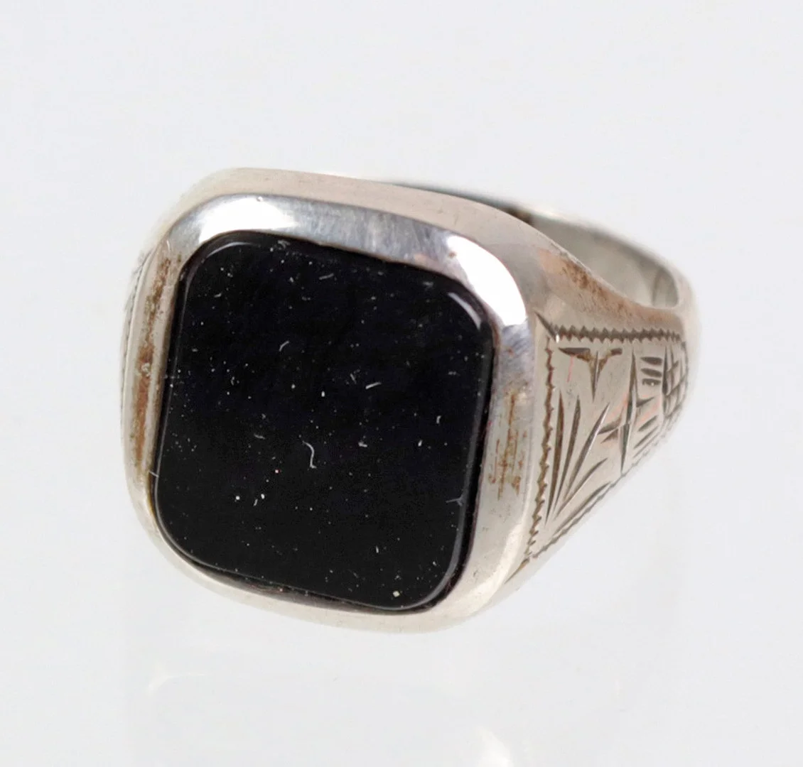ANTIKER ONYX RING in Silber 800. — Rings — Auktionshaus Bossard
