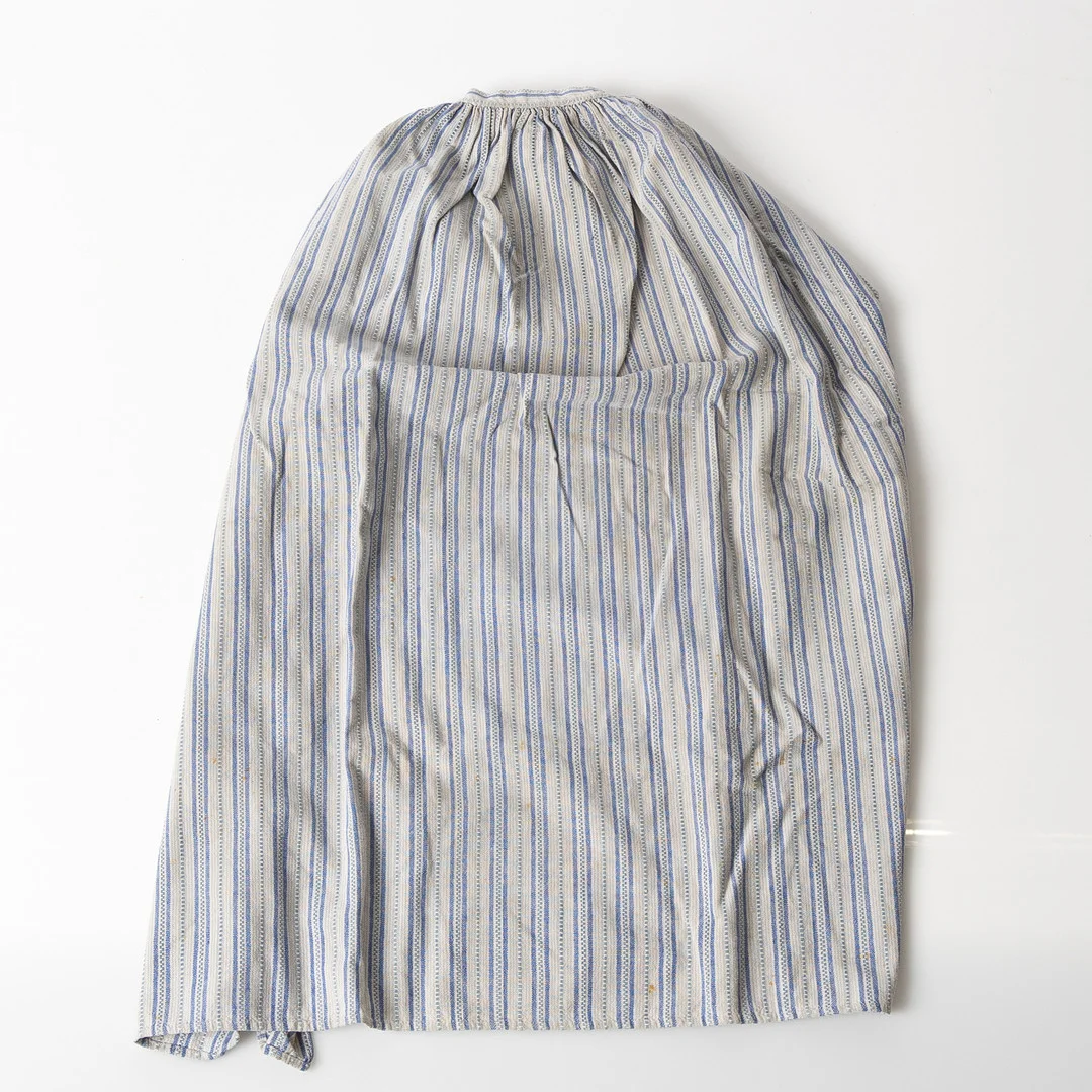 FÖRKLÄDEN, 2 stycken, till folkdräkt / häradsdräkt, omkring 1900. — Other — Stockholms Auktionsverk Helsingborg