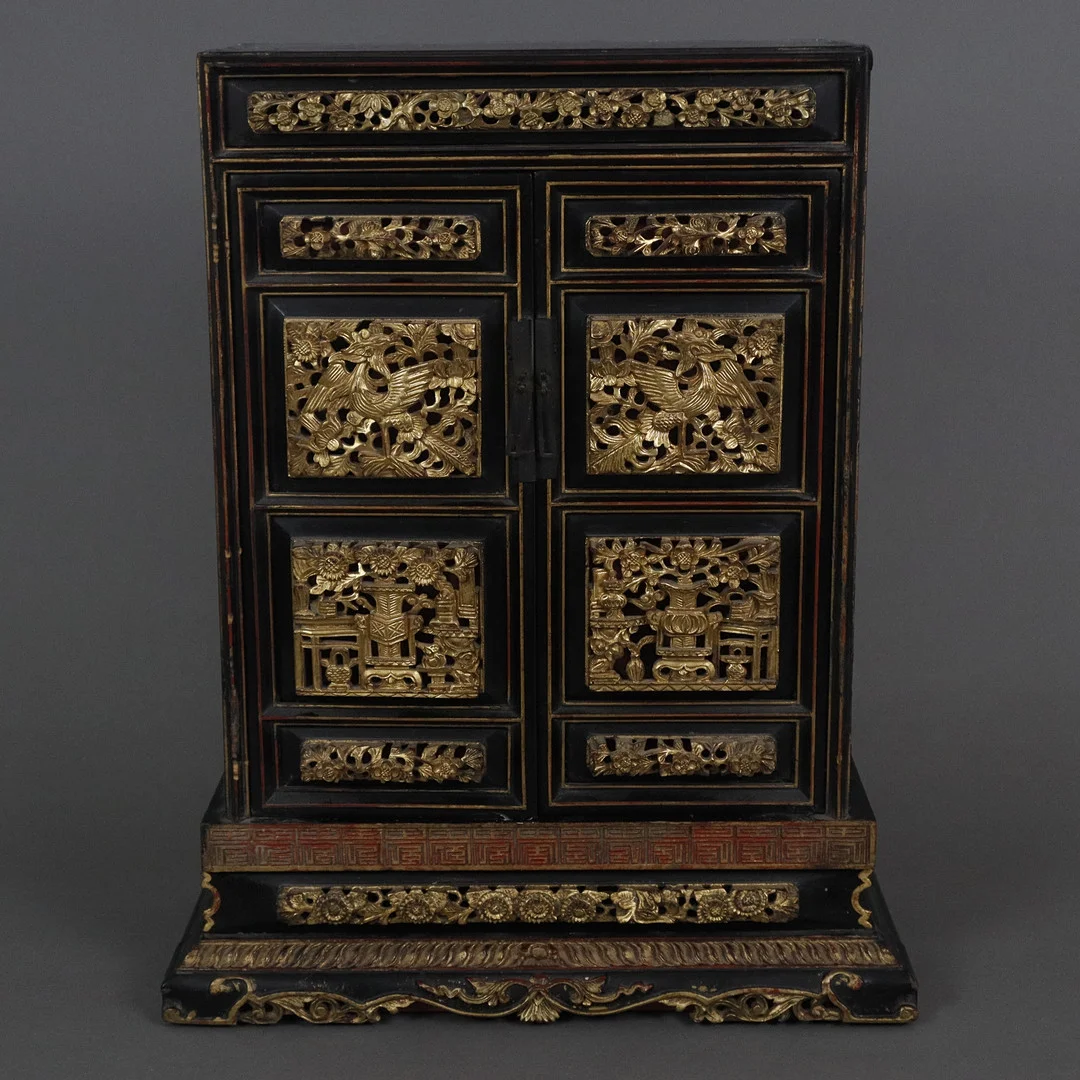 - Kleiner Schreinschrank - China, 19./20.Jh. — Asiatica — Auktionshaus Blank
