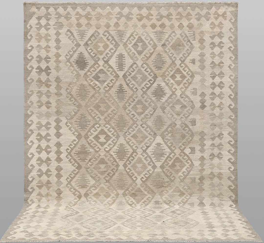 ORIENTMATTA. Kelim naturfärgad, 242 x 179 cm. — Oriental Carpets & Textiles — Gomér & Andersson Jönköping