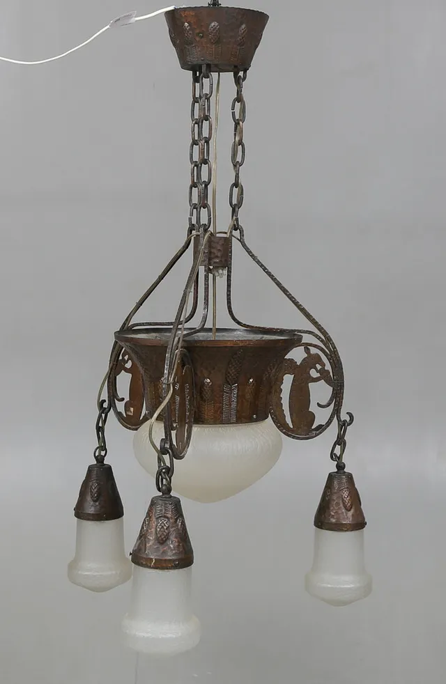 TAKLAMPA, koppar och glas, jugend, tidigt 1900-tal, höjd ca. 95 cm.