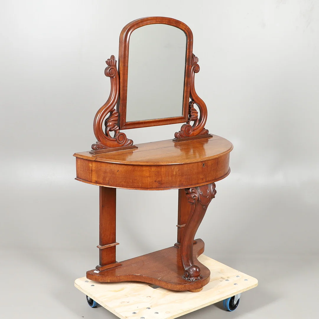 A VICTORIAN MAHOGANY DRESSING TABLE. — Tables — Lawrences Auctioneers