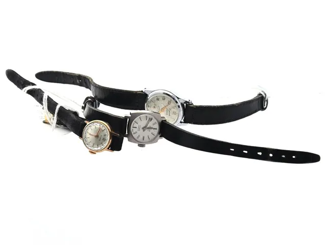 Armbandsur, manuella damur, 3st, med läderband; Lagonda Pepita, Duward, Silvana