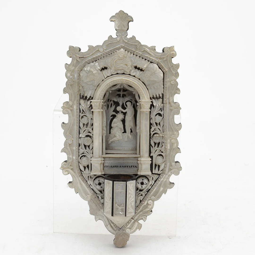 Jerusalem blessing stoup in wood and engraved mother-of-pearl, early decades of the 20th Century. — Miscellaneous — Balclis