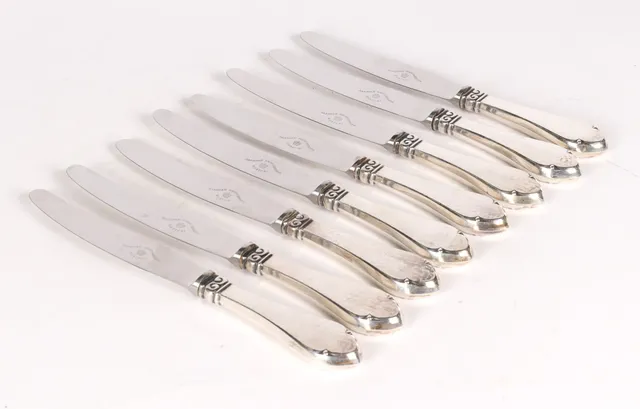 Horsens Silverware Factory. A set of 8 'Bernsdorff' dinner knives with handles of hammered silver. (8)