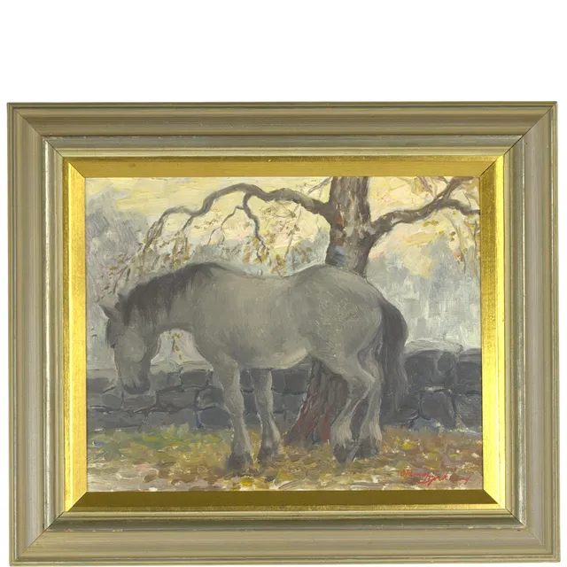 ODDMAR BJÖRKLUND. Olja på pannå, häst vid träd, signerad.