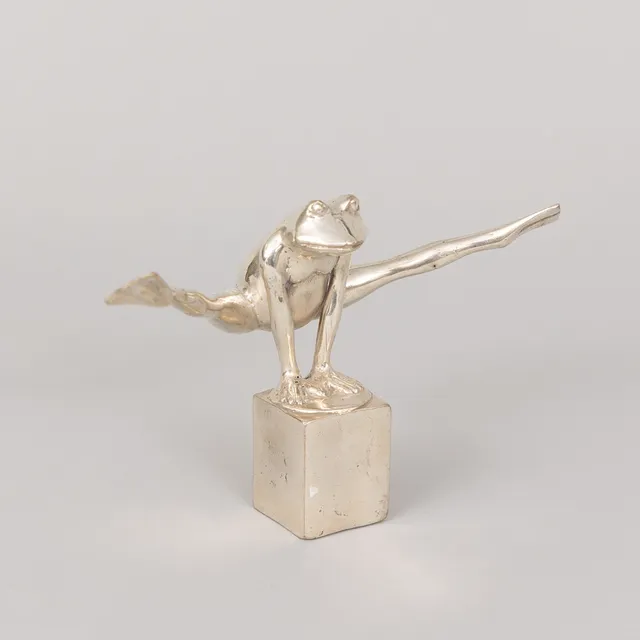 ART PEOPLE GALLERY, SWEDEN. "Look at my legs", silverförgylld brons, stämplad APG.