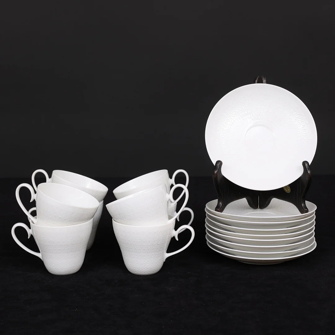 BJÖRN WIINBLAD. Kaffeservis, 17 delar, Romance, Studio-linie Rosenthal, Tyskland. — Tableware — Garpenhus Auktioner