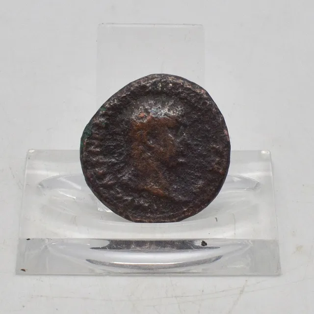 ANTIKE RÖMISCHE MÜNZE AUS BRONZE (98-99 n. Chr.), MARCUS ULPIUS TRAIANUS (53-117), VICTORIA, DM CA. 28 MM.