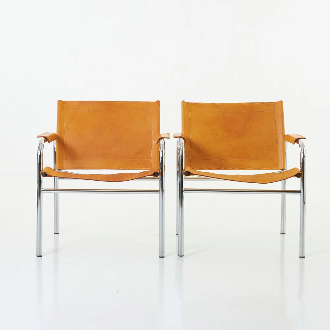 TORD BJÖRKLUND. "Klinte", fåtöljer, 1 par, IKEA, 1900-talets andra hälft, sits och rygg i naturfärgat läder, kromad stomme. — Armchairs & Chairs — Stockholms Auktionsverk Magasin 5