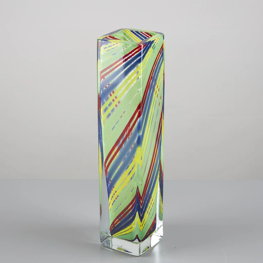 TARMO MAARONEN (1963). VAS, signerad Tarmo Maaronen Fiskars samt daterad 01/2005, Bianco Blu, konstglas. — Art glass — Stockholms Auktionsverk Helsinki