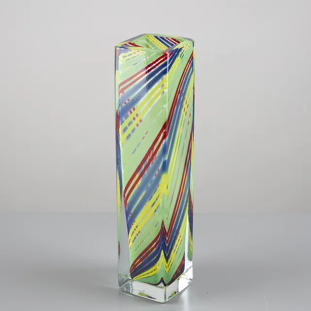 TARMO MAARONEN (1963). VAS, signerad Tarmo Maaronen Fiskars samt daterad 01/2005, Bianco Blu, konstglas.