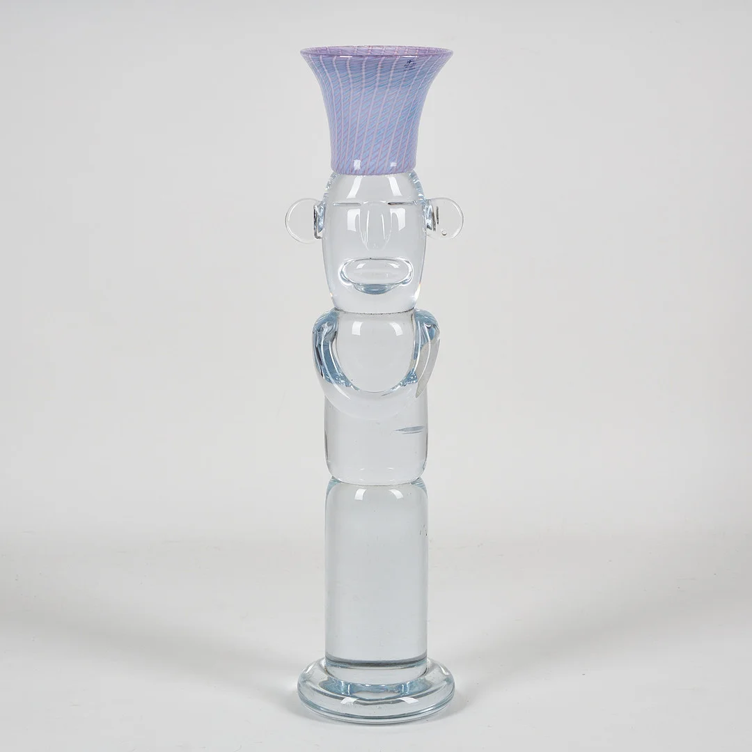 REIMA MAARONEN (1957). GLASSKULPTUR, "Kardinalen", signerad Reima Maaronen Nuutajärvi samt daterad 2000, etikettmärkt Bianco Blu, lila filigranglas, klart glas. — Art glass — Stockholms Auktionsverk Helsinki