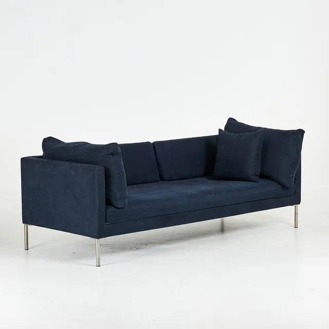 JENS JUUL EILERSEN. Soffa "Juul 701", marinblå textil, för Juul, lösa sittplymåer.