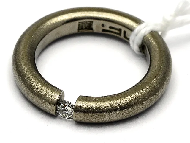 Ring med diamant 1xca0,16ct Titan 3,2g Ø16¾