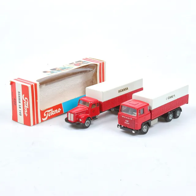MODELLBIL, plåt, 2 st, Scania-Vabis/Scania 140 Super lastbil. Nr 451/452, Tekno Toys, Danmark.