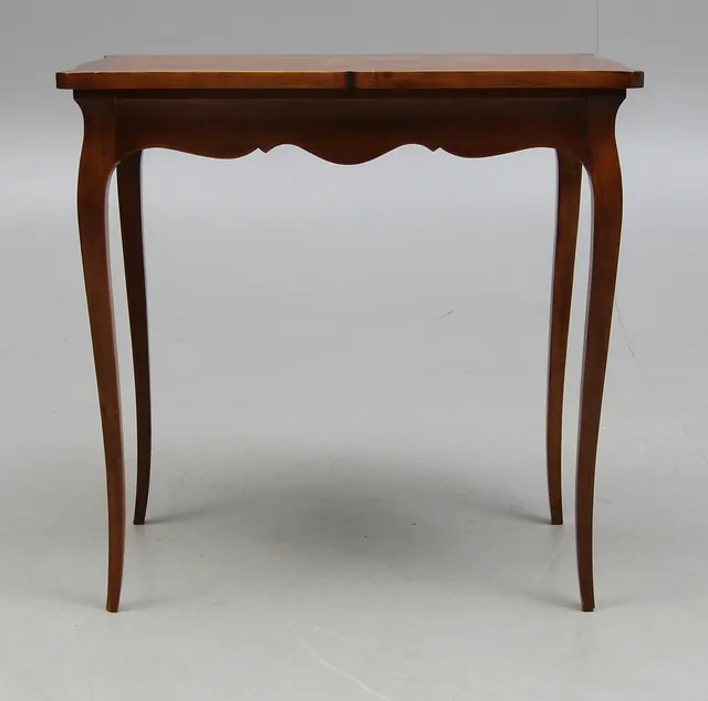 BORD MED LÅDA, rokokostil, 1900-tal.