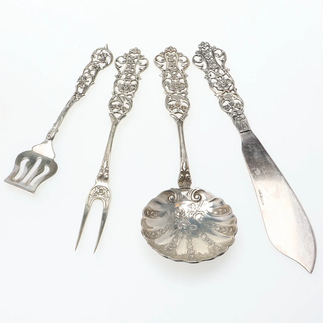 SERVERINGSBESTICK, 4 st, silver, skaft med genombruten dekor, GEWE. — Silver — Ekenbergs Auktioner