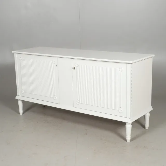 SIDEBOARD, vitmålat, gustaviansk stil.