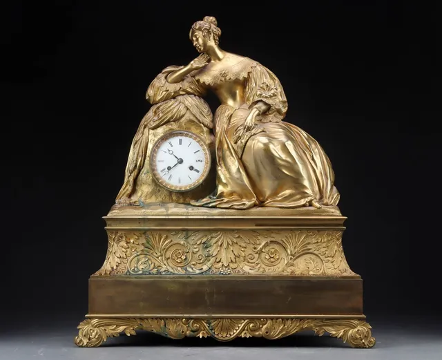 Gillion/Pons Paris. Stor Louis Philippe kaminur af forgyldt bronze, 19 årh.