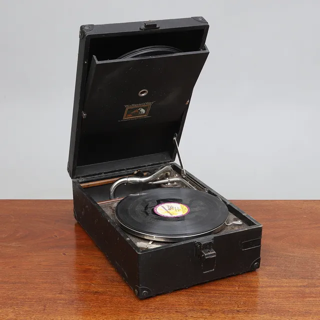 RESEGRAMMOFON, "His Masters Voice", 1900-talets början.