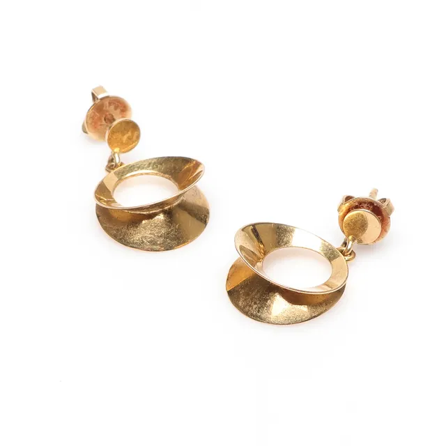 ÖRHÄNGEN, ett par, 18k guld. vikt ca 2.7gram.