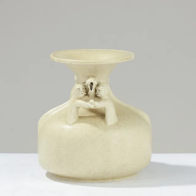 BODE WILLUMSEN. Vase af glaseret stentøj med modellerede hanker, Royal Copenhagen, Danmark, 1930/40'erne.