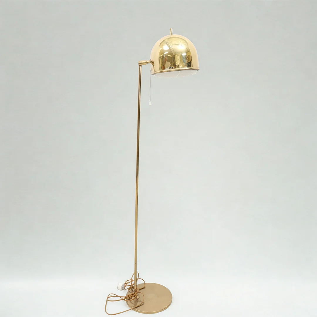 EJE AHLGREN. Golvlampa, modell G-012, Bergboms, 1900-talets andra hälft. — Floor lights — Falun Auktionsbyrå