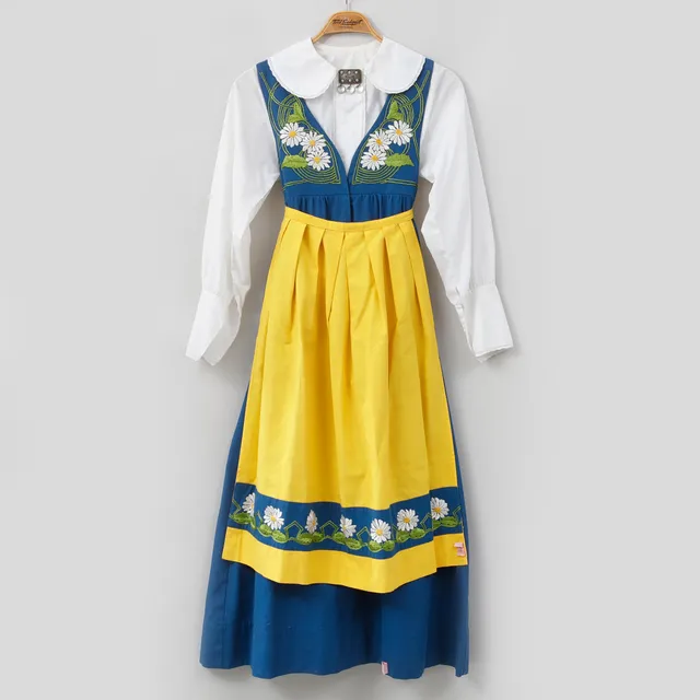FOLKDRÄKT, Sverigedräkten, 7 delar, storlek ca 36/38.
