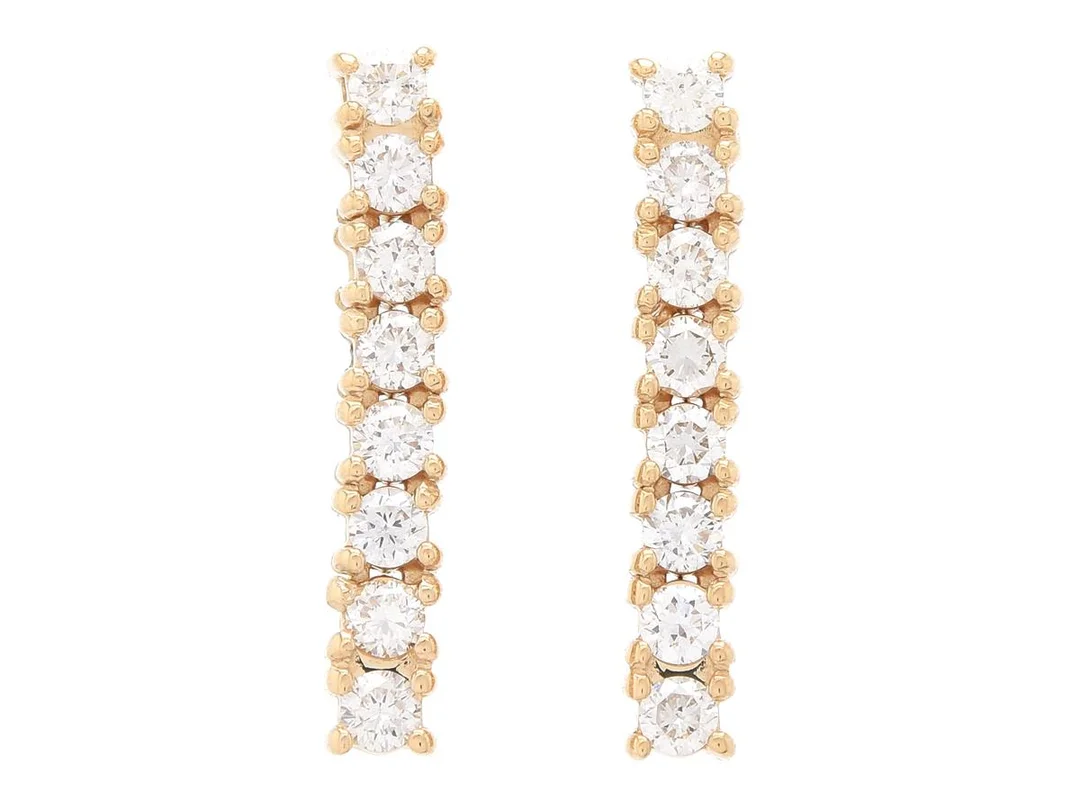 ÖRHÄNGEN, 18K guld, 16 briljantslipade diamanter ca 0,27 ctv, ca TW-W/VVS-VS, stift, längd 15 mm, vikt 2,5 g. — Smycken/Örhängen — Kaplans