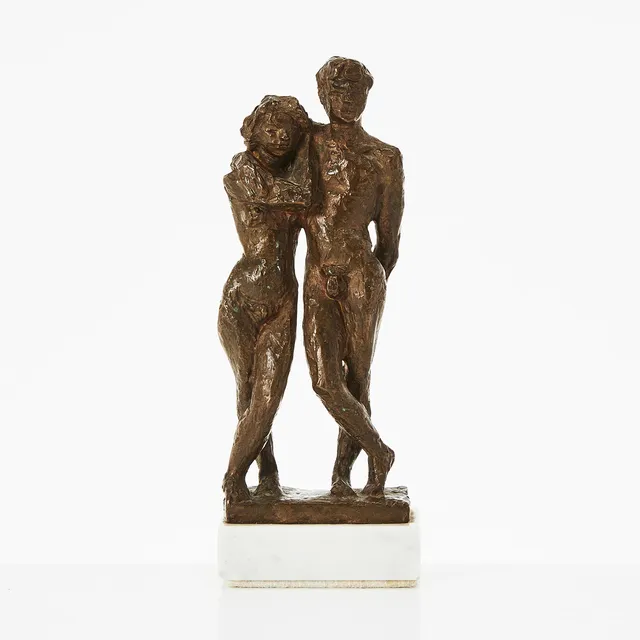 EINAR LUTERKORT (1905-1981). Skulptur, patinerad brons, stående modeller, gjutarstämpel E Pettersson Fud, monterad på marmorsockel.