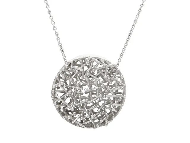 HÄNGE MED KEDJA, silver, kedjans längd 65 cm, hängets höjd 44 mm, vikt 49,8 g.