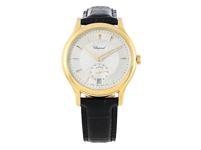CHOPARD, L.U.C 1860, Chronometre, "Geneva Seal", Cal 1.96, Verk nr. 1000414, Serie nr. 694575, Ref nr. 16/1860/2, Boett nr. 16/1860, herrur, 36,5 mm, 18K guld, automatisk (microrotor i 22K guld), safirglas, datum, liten sekundvisare, glasbaksida, läderband, originalspänne i 18K guld, cert, april 1999, träbox, ytterkartong, Limiterad och numrerad (Nr.0149/1860).
