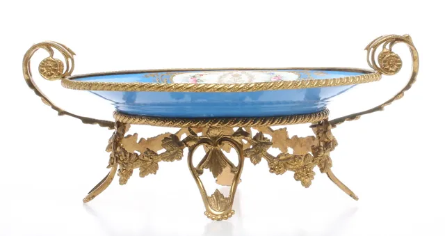 FAT med ställning, Sevres 1844, Chateau des Tuileries.