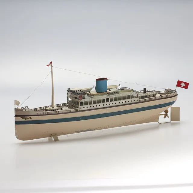 FLEISCHMANN, modellbåt, urverksdriven oceanångare.