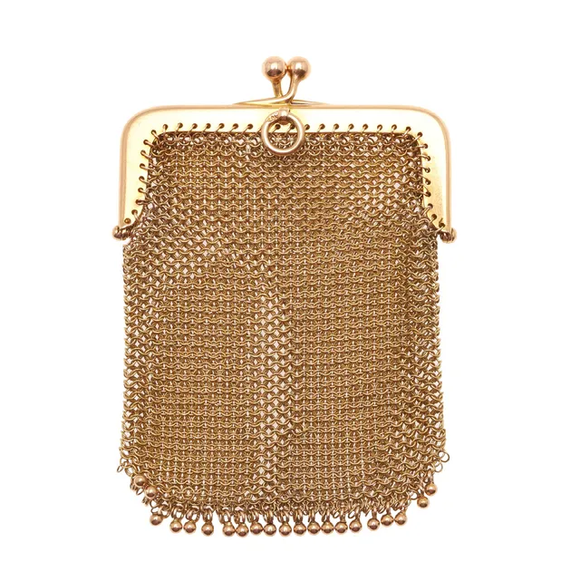 AN 18CT GOLD MESH PURSE.