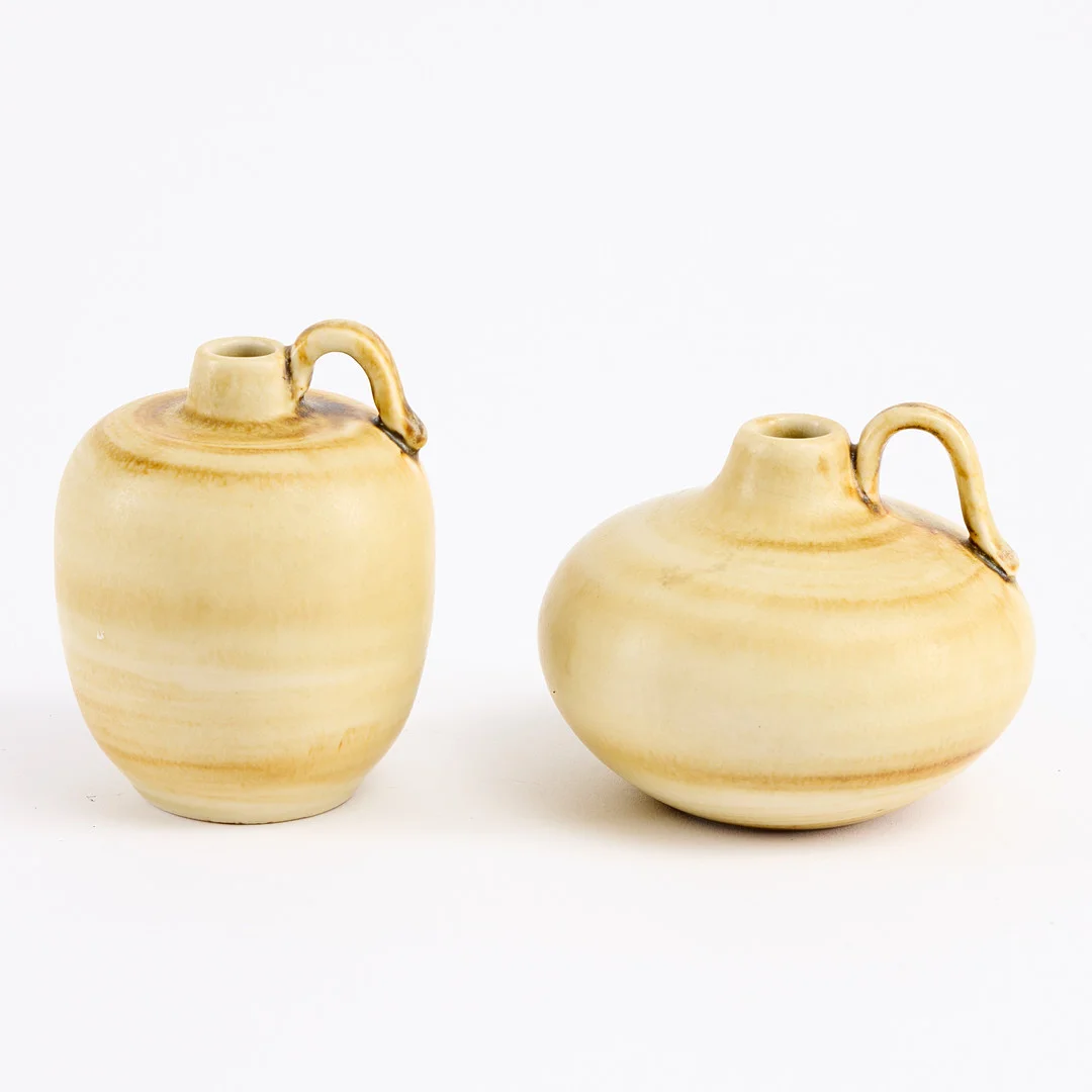 GERTRUD LÖNEGREN. Hänkelvaser, 2 st, "Miniatyr", Rörstrand. — European — Uppsala Auktionskammare