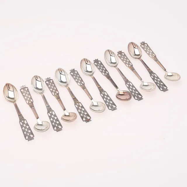 KAFFESKEDAR, 12 delar, silver (83%), totalvikt 153,8 gram, Ceson, Göteborg, 1966.