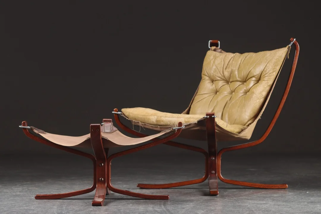 Sigurd Ressell. 'Falcon' lænestol m/ skammel (2) — Furniture/Lounge chairs — Lauritz